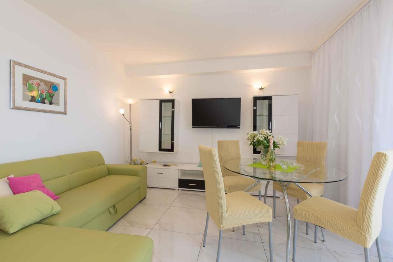 Apartments In Ravni/Istrien 30383 Екстер'єр фото