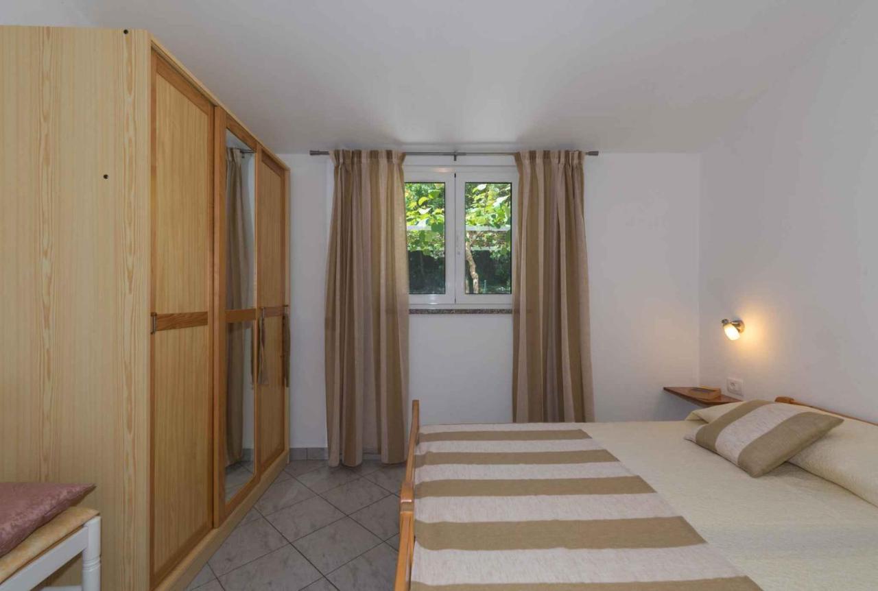 Apartments In Ravni/Istrien 30383 Екстер'єр фото