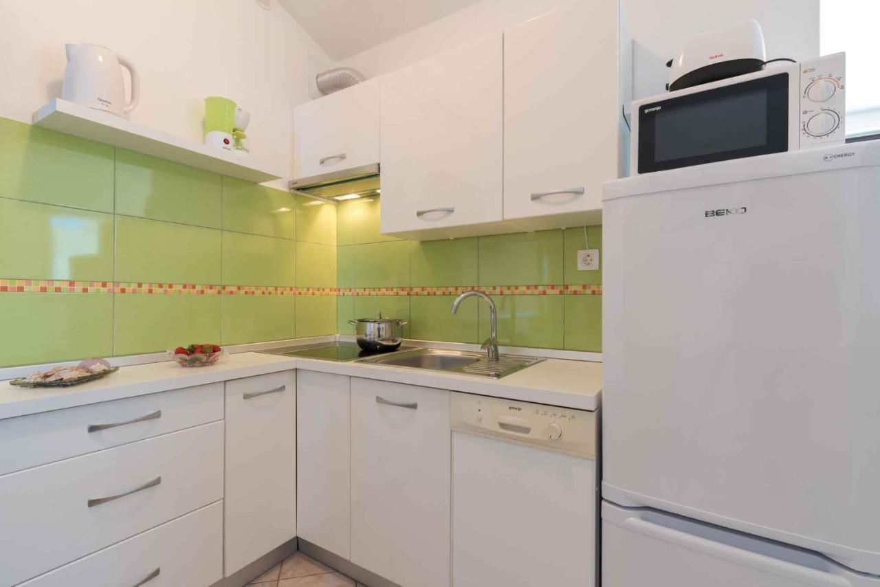 Apartments In Ravni/Istrien 30383 Екстер'єр фото