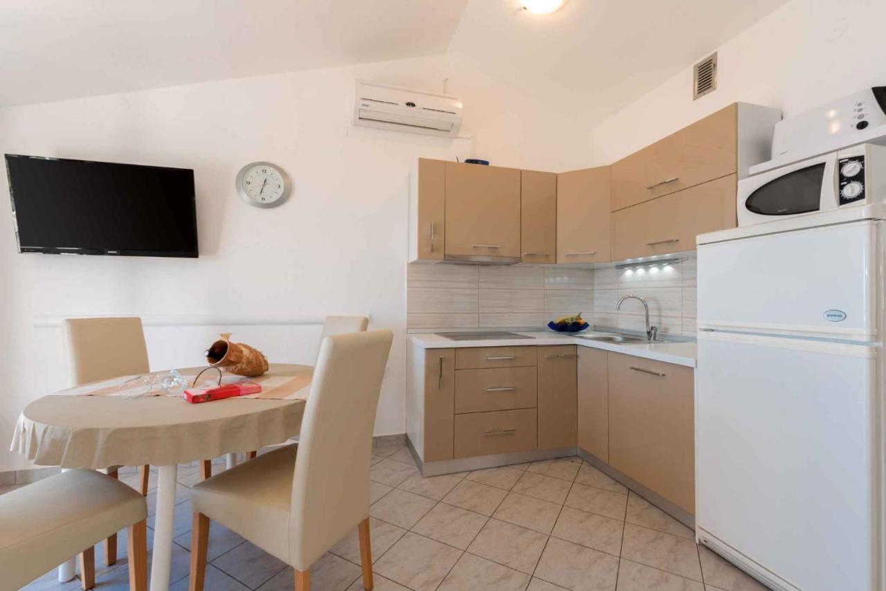 Apartments In Ravni/Istrien 30383 Екстер'єр фото