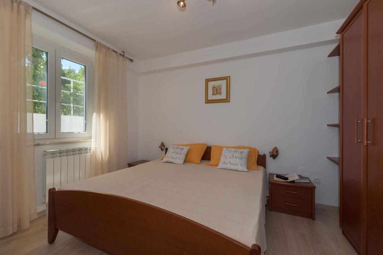 Apartments In Ravni/Istrien 30383 Екстер'єр фото