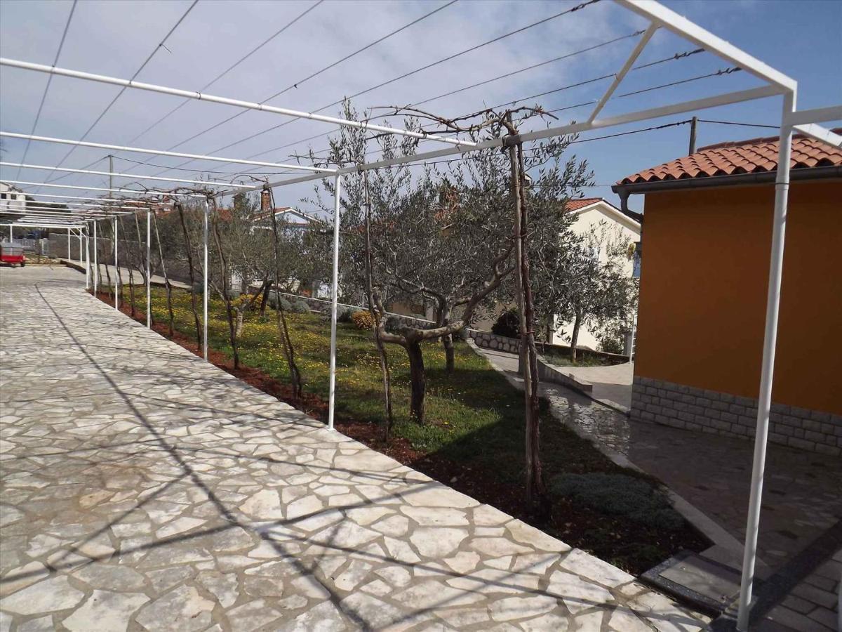 Apartments In Ravni/Istrien 30383 Екстер'єр фото